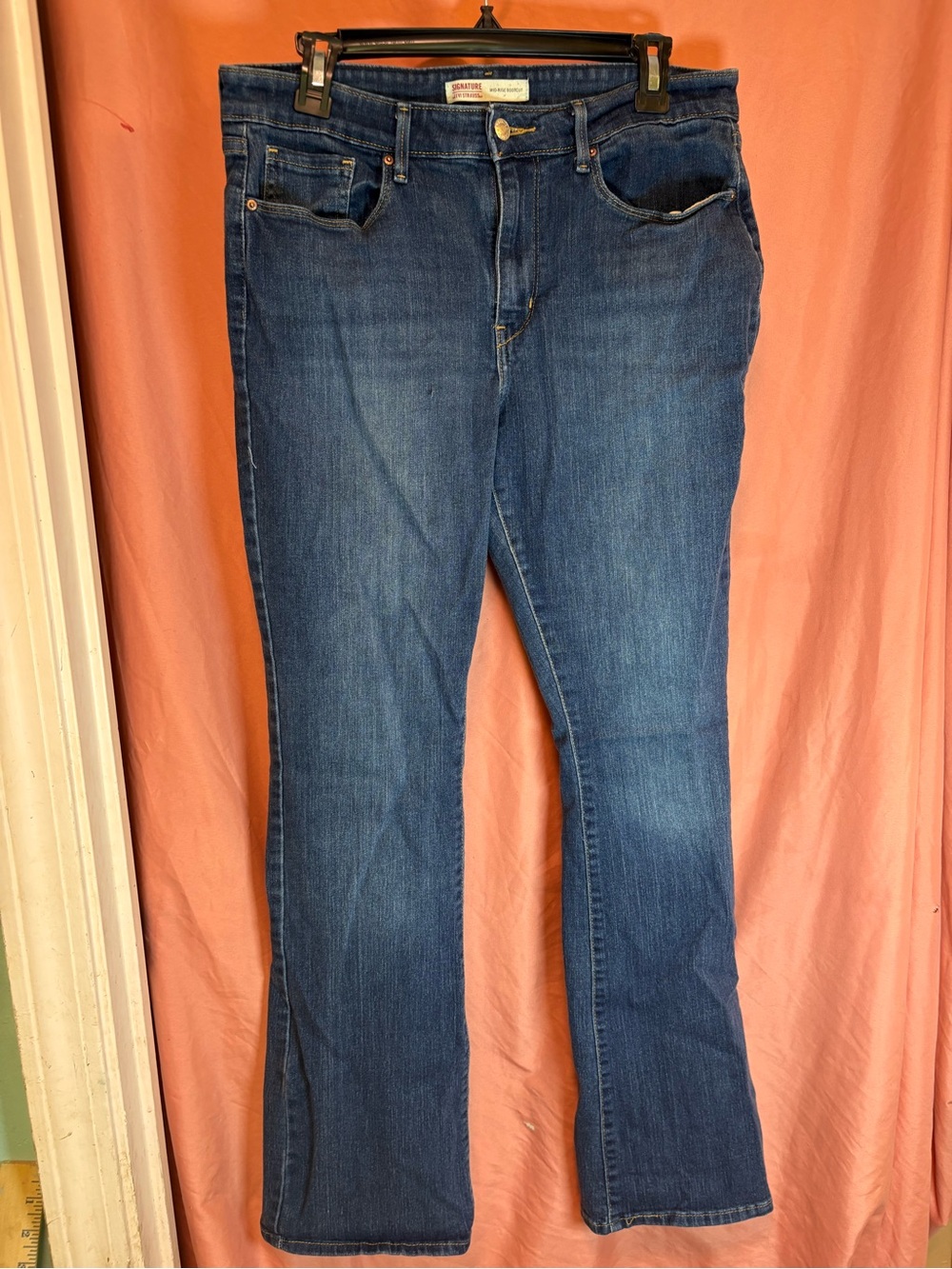 Signature Levi Strauss Mid Rise Bootcut Jeans Medium Wash Women’s 12M 31x32